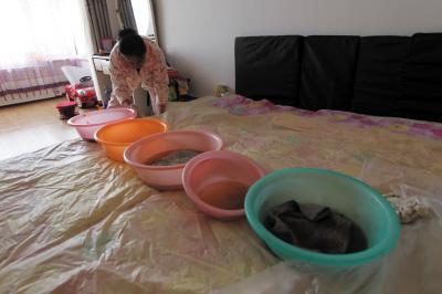 卫辉楼上漏水，住户失联，小区没物管，业主维权难！律师来支招……